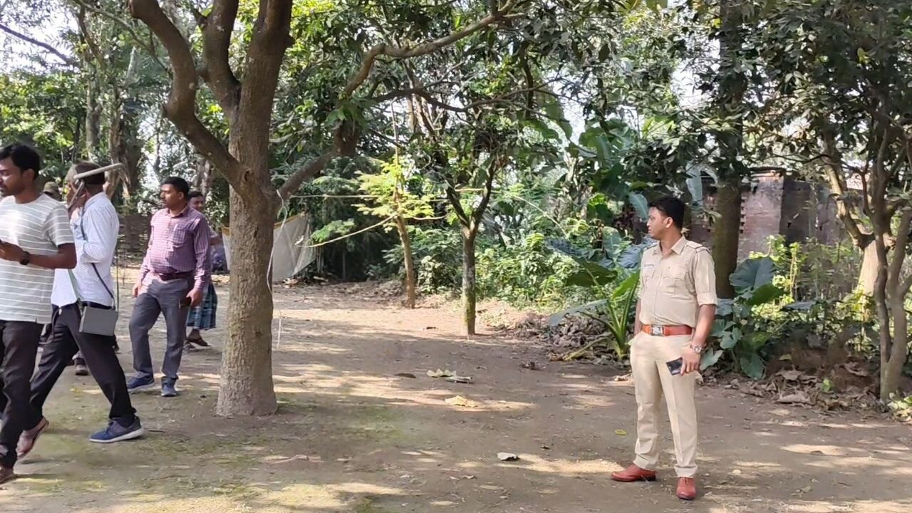 ড্রোন–মেটাল ডিটেক্টর নিয়ে মুর্শিদাবাদে পুলিশের ফিল্মি অভিযান